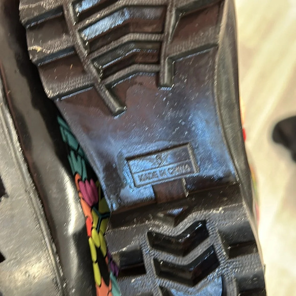 Sackroots boots Sz.6, lined with adjustable calf. Black/floral - Picture 6 of 7